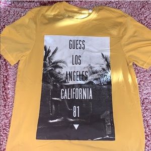 Men’s yellow guess t-shirt